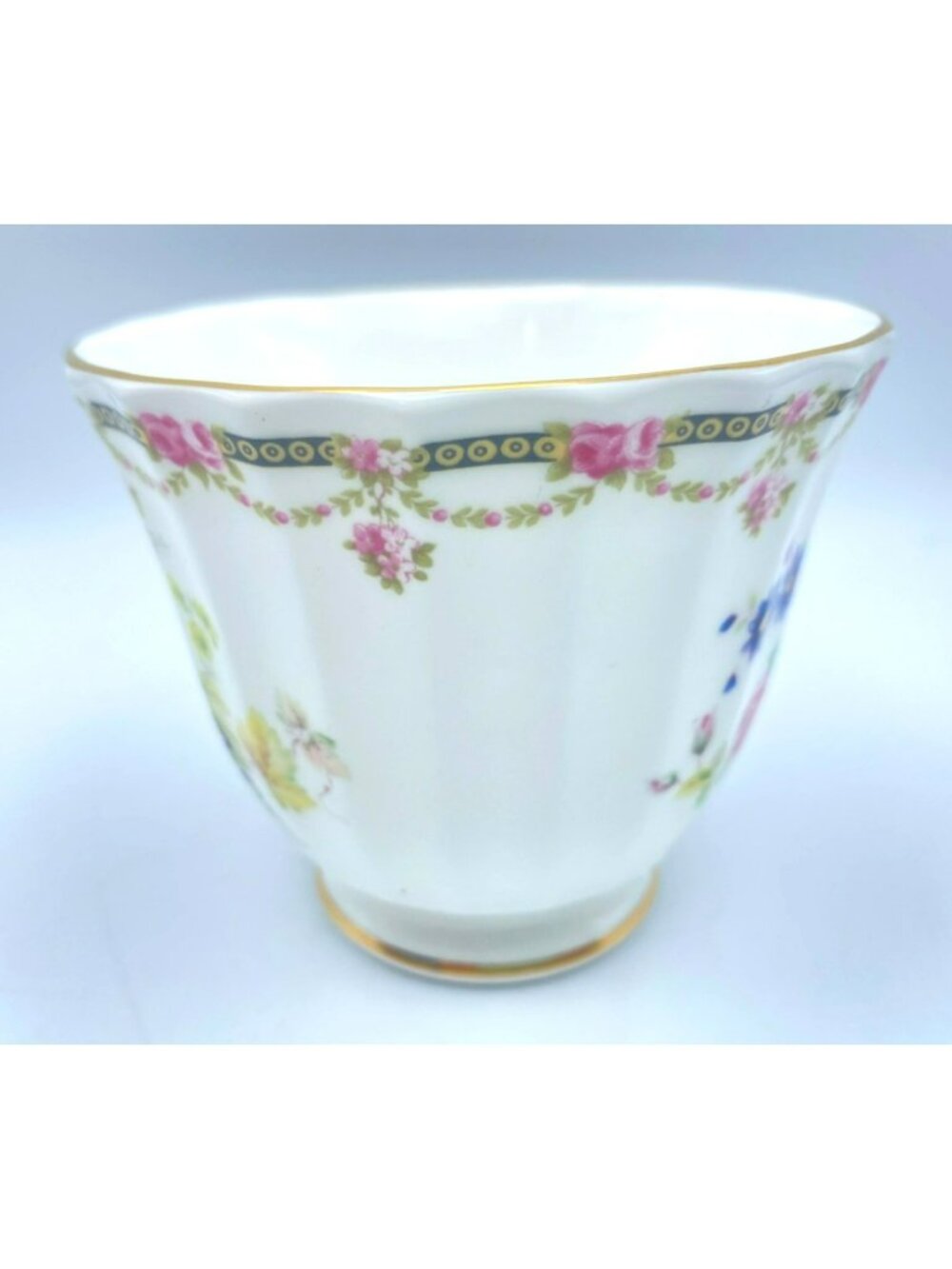 Vintage Duchess London Collection Floral Swag Basket Bone China Tea Cup & Saucer - Picture 5 of 9